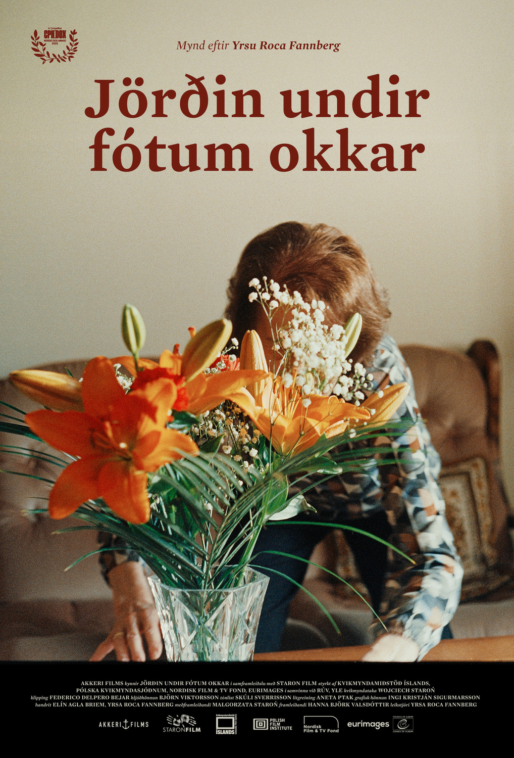 Extra Large Movie Poster Image for Jörðin undir fótum okkar 